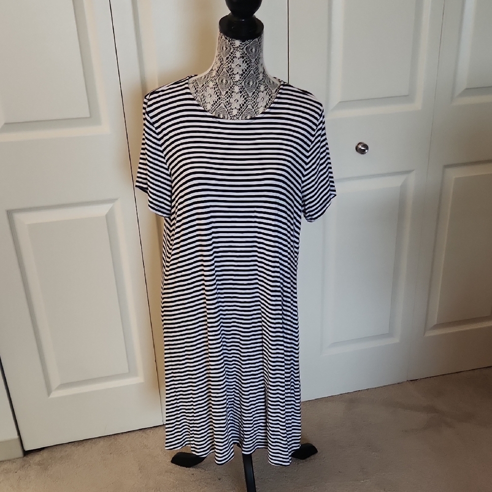 Old Navy Black and White Crew Neck Midi Swing Dress